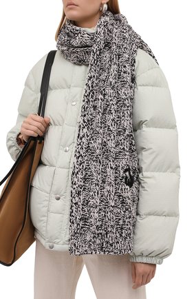 Женский шерстяной шарф JIL SANDER серого цвета по цене 55400 руб., арт. JPPT769540-WTY20118 | Фото 2 Женский шерстяной шарф JIL SANDER серого цвета, арт. JPPT769540-WTY20118 | Фото 2 (Материал: Шерсть)