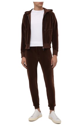 Мужские хлопковые джоггеры TOM FORD темно-коричневого цвета по цене 85300 руб., арт. BY289/TFJ230 | Фото 2 Мужские хлопковые джоггеры TOM FORD темно-коричневого цвета, арт. BY289/TFJ230 | Фото 2 (Материал внешний: Хлопок; Длина (брюки, джинсы): Стандартные; Силуэт М (брюки): Джоггеры; Стили: Спорт-шик; Кросс-КТ: Спорт)
