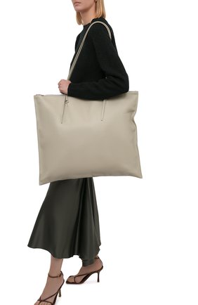 Женский сумка holster JIL SANDER светло-серого цвета по цене 96100 руб., арт. JSPT852585-WTB00103 | Фото 2 Женский сумка holster JIL SANDER светло-серого цвета, арт. JSPT852585-WTB00103 | Фото 2 (Размер: large; Материал: Натуральная кожа; Сумки-технические: Сумки-шопперы)