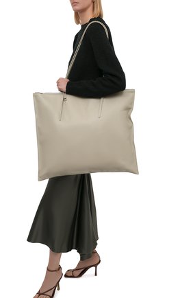 Женский сумка holster JIL SANDER светло-серого цвета, арт. JSPT852585-WTB00103 | Фото 2 (Размер: large; Материал: Натуральная кожа; Сумки-технические: Сумки-шопперы)