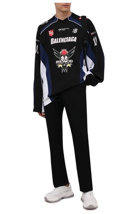 Мужская лонгслив BALENCIAGA черного цвета по цене 87500 руб., арт. 657105/TKV24 | Фото 2 Мужская лонгслив BALENCIAGA черного цвета, арт. 657105/TKV24 | Фото 2 (Рукава: Длинные; Длина (для топов): Удлиненные; Материал внешний: Синтетический материал; Принт: С принтом; Стили: Спорт-шик)