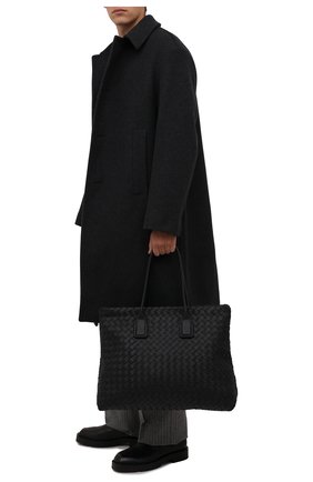 Мужская кожаная сумка BOTTEGA VENETA черного цвета, арт. 667286/V0E51 | Фото 2 (Материал: Натуральная кожа; Размер: large)