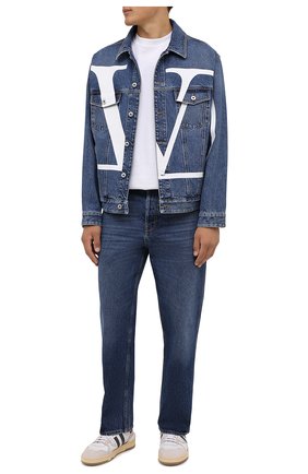 Мужская джинсовая куртка VALENTINO синего цвета, арт. WV3DC01J7L0 | Фото 2 (Материал внешний: Хлопок, Деним; Кросс-КТ: Куртка, Деним; Длина (верхняя одежда): Короткие; Рукава: Длинные)
