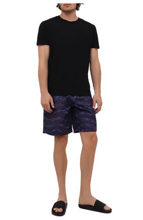 Мужские плавки-шорты MARCELO BURLON темно-синего цвета по цене 22050 руб., арт. CMFA007F21FAB002 | Фото 2 Мужские плавки-шорты MARCELO BURLON темно-синего цвета, арт. CMFA007F21FAB002 | Фото 2 (Материал внешний: Синтетический материал; Материал подклада: Синтетический материал; Принт: С принтом; Мужское Кросс-КТ: плавки-шорты)