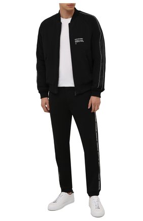 Мужской хлопковая толстовка 7 moncler frgmt hiroshi fujiwara MONCLER GENIUS черного цвета по цене 157000 руб., арт. G2-09U-8G000-04-809F4 | Фото 2 Мужской хлопковая толстовка 7 moncler frgmt hiroshi fujiwara MONCLER GENIUS черного цвета, арт. G2-09U-8G000-04-809F4 | Фото 2 (Материал подклада: Хлопок; Материал внешний: Хлопок; Длина (для топов): Стандартные; Рукава: Длинные; Мужское Кросс-КТ: Толстовка-одежда)