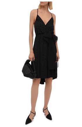 Женское платье REDVALENTINO черного цвета по цене 55150 руб., арт. WR3MJ07M/620 | Фото 2 Женское платье REDVALENTINO черного цвета, арт. WR3MJ07M/620 | Фото 2 (Материал внешний: Синтетический материал; Материал подклада: Синтетический материал; Женское Кросс-КТ: Платье-одежда, Сарафаны; Длина Ж (юбки, платья, шорты): До колена, Миди; Случай: Повседневный; Стили: Романтичный; Рукава: На бретелях)