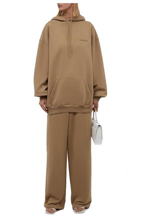 Женский хлопковое худи BALENCIAGA бежевого цвета по цене 58700 руб., арт. 578135/TKVB5 | Фото 2 Женский хлопковое худи BALENCIAGA бежевого цвета, арт. 578135/TKVB5 | Фото 2 (Рукава: Длинные; Материал внешний: Хлопок; Длина (для топов): Удлиненные; Женское Кросс-КТ: Худи-одежда; Стили: Спорт-шик)