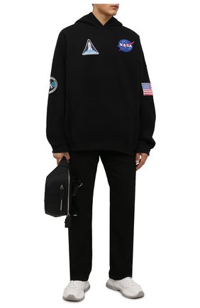 Мужской хлопковое худи BALENCIAGA черного цвета по цене 89950 руб., арт. 651799/TKVD8 | Фото 2 Мужской хлопковое худи BALENCIAGA черного цвета, арт. 651799/TKVD8 | Фото 2 (Рукава: Длинные; Материал внешний: Хлопок; Женское Кросс-КТ: Худи-одежда; Стили: Спорт-шик; Длина (для топов): Стандартные; Мужское Кросс-КТ: Худи-одежда; Принт: С принтом)