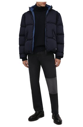 Мужская пуховая куртка VALENTINO темно-синего цвета, арт. WV3CNB357MW | Фото 2 (Материал внешний: Хлопок; Материал утеплителя: Пух и перо; Материал подклада: Синтетический материал; Кросс-КТ: Куртка; Мужское Кросс-КТ: пуховик-короткий; Стили: Кэжуэл; Длина (верхняя одежда): Короткие; Рукава: Длинные)