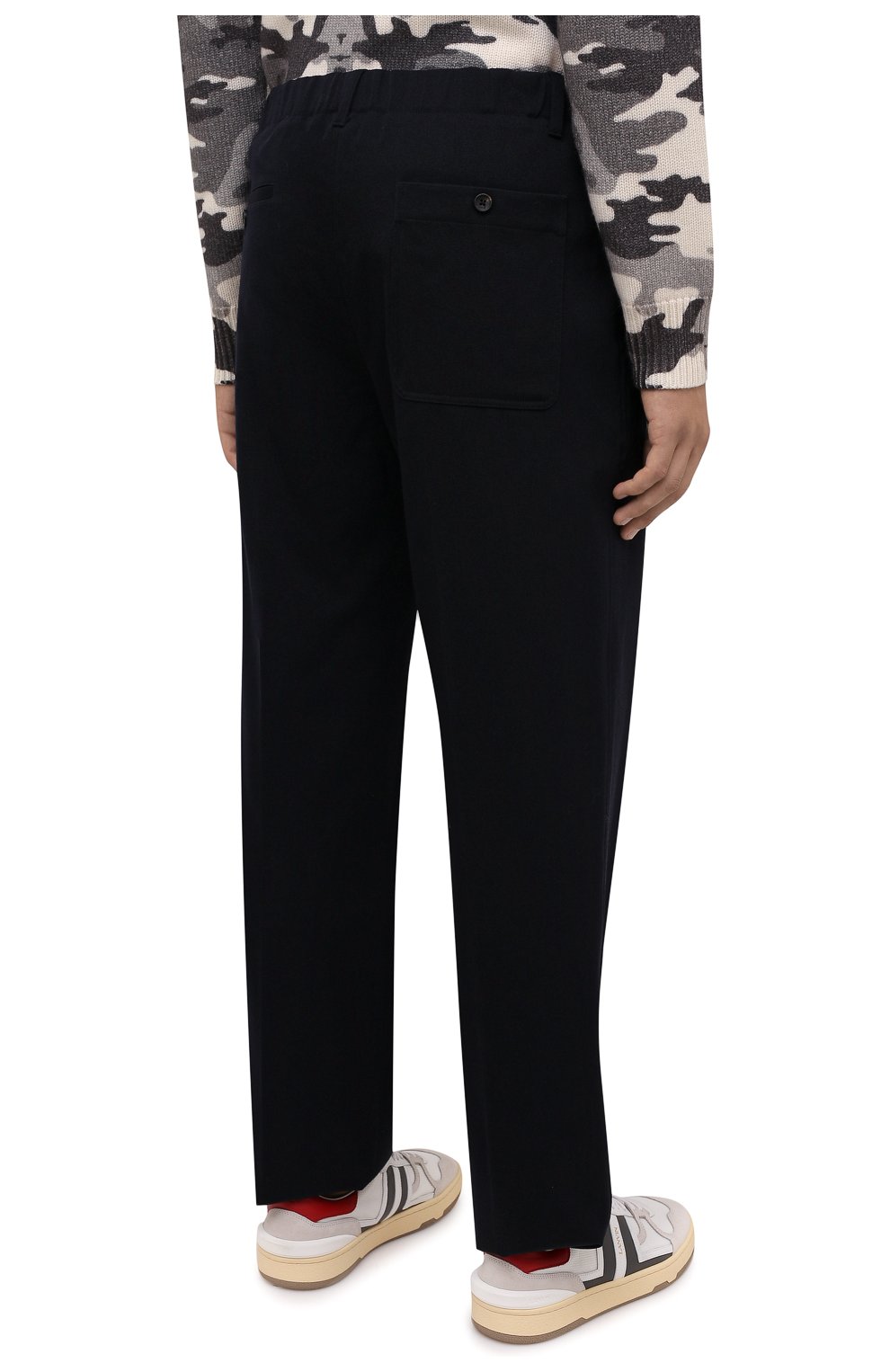 Мужские брюки из шерсти и хлопка LANVIN темно-синего цвета, арт. RM-TR0044-4969-A21 | Фото 4 (Материал внешний: Шерсть, Хлопок; Длина (брюки, джинсы): Стандартные; Случай: Повседневный; Стили: Кэжуэл)