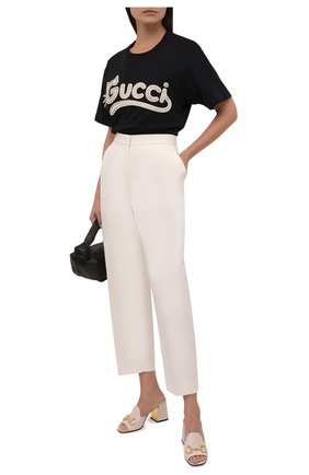Женская хлопковая футболка GUCCI черного цвета по цене 74600 руб., арт. 615044/XJDGW | Фото 2 Женская хлопковая футболка GUCCI черного цвета, арт. 615044/XJDGW | Фото 2 (Рукава: Короткие; Длина (для топов): Удлиненные; Материал внешний: Хлопок; Женское Кросс-КТ: Футболка-одежда; Принт: С принтом; Стили: Гламурный)