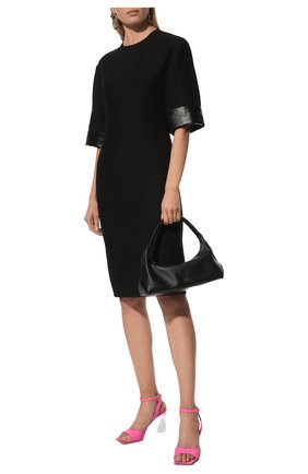 Женское платье из шерсти и шелка VALENTINO черного цвета по цене 221500 руб., арт. WB3VAWJ11CF | Фото 2 Женское платье из шерсти и шелка VALENTINO черного цвета, арт. WB3VAWJ11CF | Фото 2 (Длина Ж (юбки, платья, шорты): До колена; Материал внешний: Шерсть, Шелк; Рукава: 3/4; Материал подклада: Вискоза; Женское Кросс-КТ: Платье-одежда; Стили: Кэжуэл; Случай: Формальный)