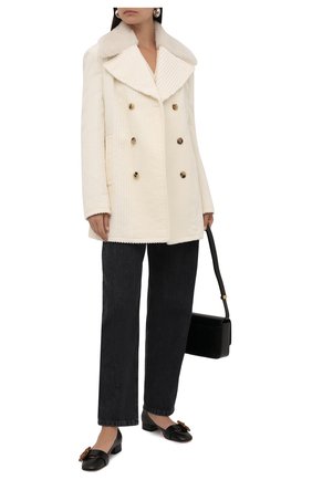 Женское хлопковое пальто SAINT LAURENT кремвого цвета по цене 238500 руб., арт. 667255/Y9D13 | Фото 2 Женское хлопковое пальто SAINT LAURENT кремвого цвета, арт. 667255/Y9D13 | Фото 2 (Материал внешний: Хлопок; Материал подклада: Купро; Рукава: Длинные; Длина (верхняя одежда): До середины бедра; 1-2-бортные: Двубортные; Стили: Кэжуэл)