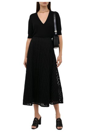 Женская юбка из хлопка и вискозы VALENTINO черного цвета по цене 279500 руб., арт. WB3RA7Z06JP | Фото 2 Женская юбка из хлопка и вискозы VALENTINO черного цвета, арт. WB3RA7Z06JP | Фото 2 (Материал внешний: Хлопок; Материал подклада: Вискоза; Длина Ж (юбки, платья, шорты): Миди; Женское Кросс-КТ: Юбка-одежда; Стили: Романтичный)
