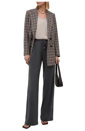 Женские кашемировые брюки KITON темно-серого цвета по цене 217500 руб., арт. D48122K0535A | Фото 2 Женские кашемировые брюки KITON темно-серого цвета, арт. D48122K0535A | Фото 2 (Материал внешний: Шерсть, Кашемир; Длина (брюки, джинсы): Удлиненные; Женское Кросс-КТ: Брюки-одежда; Силуэт Ж (брюки и джинсы): Расклешенные; Стили: Спорт-шик)