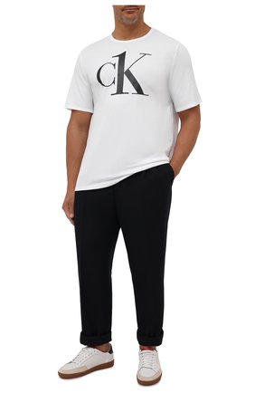 Мужская хлопковая футболка CALVIN KLEIN белого цвета, арт. NM1903E | Фото 2 (Материал внешний: Хлопок; Кросс-КТ: домашняя одежда; Рукава: Короткие; Длина (для топов): Стандартные)