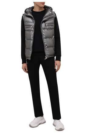 Мужской пуховый жилет BALMAIN серебряного цвета по цене 176500 руб., арт. WH1T0009/X112 | Фото 2 Мужской пуховый жилет BALMAIN серебряного цвета, арт. WH1T0009/X112 | Фото 2