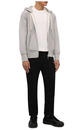 Мужской хлопковая толстовка MAISON MARGIELA светло-серого цвета по цене 83950 руб., арт. S50HG0041/S25505 | Фото 2 Мужской хлопковая толстовка MAISON MARGIELA светло-серого цвета, арт. S50HG0041/S25505 | Фото 2 (Длина (для топов): Стандартные; Материал внешний: Хлопок; Рукава: Длинные; Мужское Кросс-КТ: Толстовка-одежда; Стили: Спорт-шик)