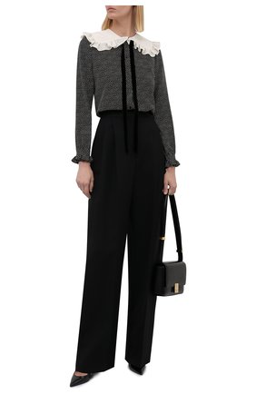 Женская шелковая блузка SAINT LAURENT черно-белого цвета по цене 114000 руб., арт. 660883/Y5D12 | Фото 2 Женская шелковая блузка SAINT LAURENT черно-белого цвета, арт. 660883/Y5D12 | Фото 2 (Материал внешний: Шелк; Рукава: Длинные; Длина (для топов): Стандартные; Стили: Романтичный; Принт: С принтом; Женское Кросс-КТ: Блуза-одежда)