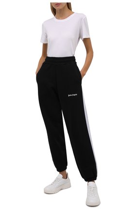 Женские хлопковые джоггеры PALM ANGELS черного цвета по цене 42850 руб., арт. PWCH006F21FLE0011001 | Фото 2 Женские хлопковые джоггеры PALM ANGELS черного цвета, арт. PWCH006F21FLE0011001 | Фото 2 (Материал внешний: Хлопок; Длина (брюки, джинсы): Стандартные; Стили: Спорт-шик; Кросс-КТ: Трикотаж; Женское Кросс-КТ: Джоггеры - брюки, Брюки-спорт; Силуэт Ж (брюки и джинсы): Джоггеры)