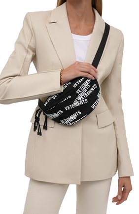 Женская поясная сумка VETEMENTS черного цвета, арт. UA52BA300B 1302/W | Фото 2 (Материал: Текстиль; Ремень/цепочка: На ремешке; Размер: small; Стили: Спорт)