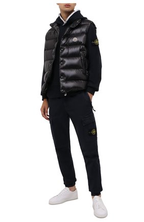 Мужские хлопковые джоггеры STONE ISLAND темно-синего цвета по цене 29700 руб., арт. 7515313L1 | Фото 2 Мужские хлопковые джоггеры STONE ISLAND темно-синего цвета, арт. 7515313L1 | Фото 2 (Материал внешний: Хлопок; Силуэт М (брюки): Джоггеры, Карго; Стили: Кэжуэл; Длина (брюки, джинсы): Стандартные)