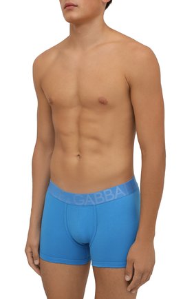 Мужские хлопковые боксеры DOLCE & GABBANA синего цвета по цене 5170 руб., арт. M4D04J/0UAIG | Фото 2 Мужские хлопковые боксеры DOLCE & GABBANA синего цвета, арт. M4D04J/0UAIG | Фото 2 (Материал внешний: Хлопок; Мужское Кросс-КТ: Трусы; Кросс-КТ: бельё)