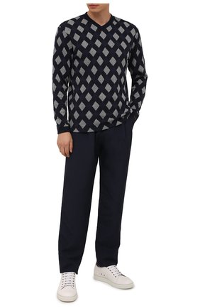 Мужской пуловер из хлопка и вискозы GIORGIO ARMANI синего цвета по цене 66900 руб., арт. 6KSM86/SJMAZ | Фото 2 Мужской пуловер из хлопка и вискозы GIORGIO ARMANI синего цвета, арт. 6KSM86/SJMAZ | Фото 2 (Длина (для топов): Стандартные; Рукава: Длинные; Материал внешний: Хлопок, Вискоза; Вырез: V-образный; Мужское Кросс-КТ: Пуловеры; Принт: С принтом; Стили: Кэжуэл)