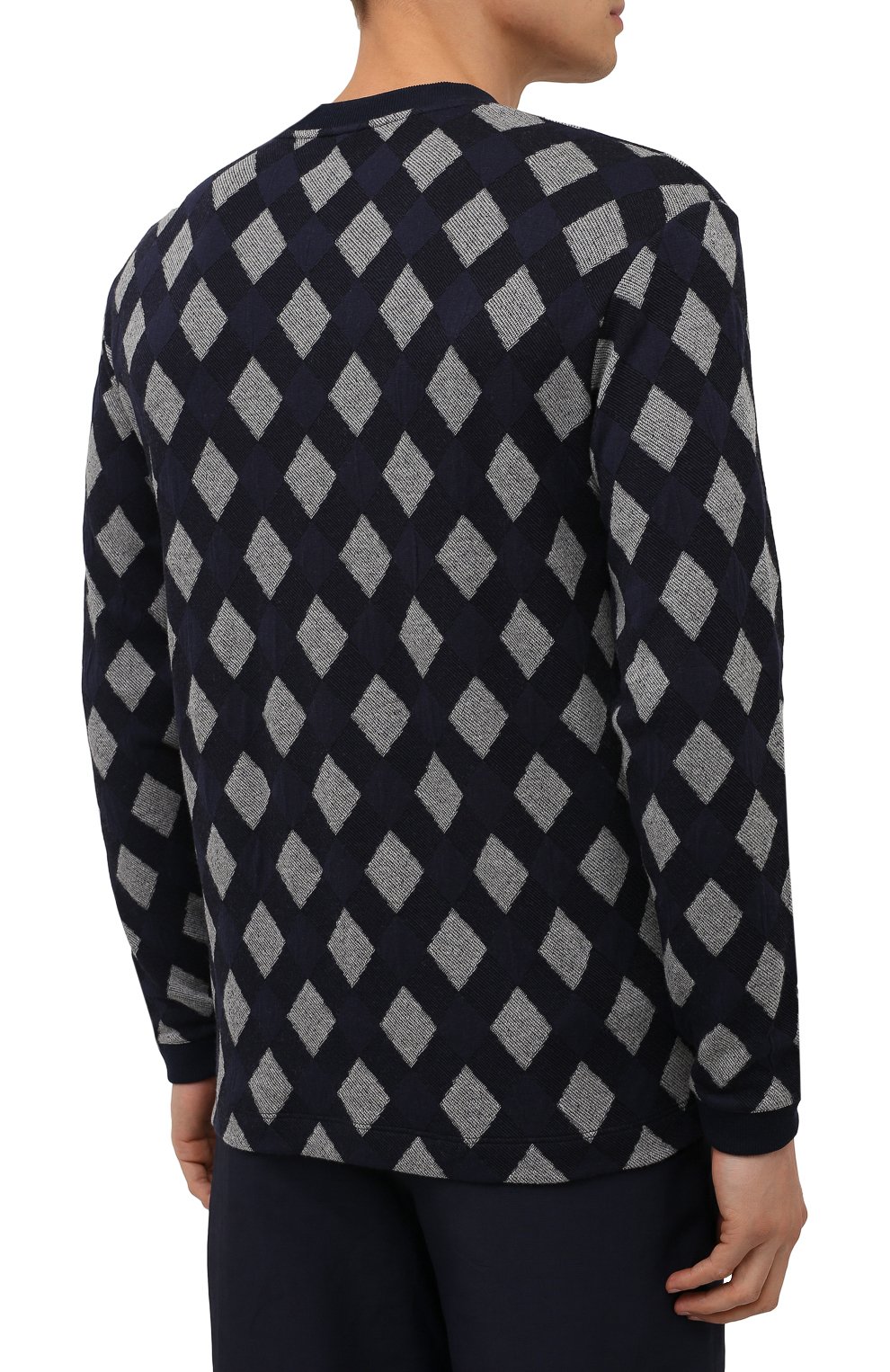 Мужской пуловер из хлопка и вискозы GIORGIO ARMANI синего цвета, арт. 6KSM86/SJMAZ | Фото 4 (Рукава: Длинные; Длина (для топов): Стандартные; Принт: С принтом; Материал внешний: Хлопок, Вискоза; Вырез: V-образный; Мужское Кросс-КТ: Пуловеры; Стили: Кэжуэл)