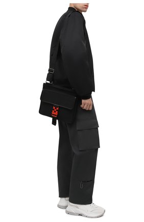 Мужская текстильная сумка OFF-WHITE черного цвета по цене 69150 руб., арт. 0MNQ022F21FAB001 | Фото 2 Мужская текстильная сумка OFF-WHITE черного цвета, арт. 0MNQ022F21FAB001 | Фото 2 (Материал: Текстиль; Ремень/цепочка: На ремешке; Размер: medium)