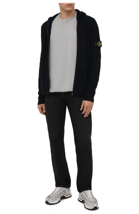 Мужской шерстяной кардиган STONE ISLAND темно-синего цвета по цене 38950 руб., арт. 7515516B6 | Фото 2 Мужской шерстяной кардиган STONE ISLAND темно-синего цвета, арт. 7515516B6 | Фото 2 (Материал внешний: Шерсть; Мужское Кросс-КТ: Кардиган-одежда; Стили: Кэжуэл; Рукава: Длинные; Длина (для топов): Стандартные)