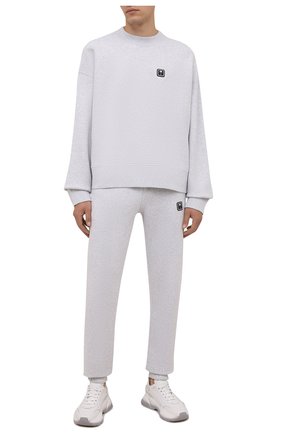 Мужские хлопковые джоггеры PALM ANGELS светло-серого цвета по цене 39950 руб., арт. PMCH012F21FLE0010801 | Фото 2 Мужские хлопковые джоггеры PALM ANGELS светло-серого цвета, арт. PMCH012F21FLE0010801 | Фото 2 (Материал внешний: Хлопок; Длина (брюки, джинсы): Стандартные; Силуэт М (брюки): Джоггеры; Стили: Спорт-шик)