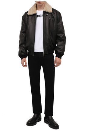 Мужской кожаный бомбер OFF-WHITE черного цвета по цене 192500 руб., арт. 0MJA074F21LEA001 | Фото 2 Мужской кожаный бомбер OFF-WHITE черного цвета, арт. 0MJA074F21LEA001 | Фото 2 (Длина (верхняя одежда): Короткие; Рукава: Длинные; Материал подклада: Вискоза; Кросс-КТ: Куртка; Мужское Кросс-КТ: Кожа и замша; Принт: Без принта; Стили: Гранж)