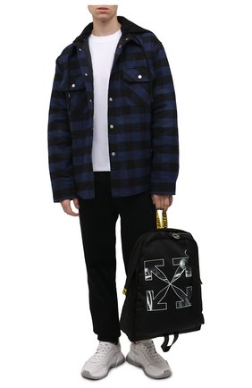 Мужская хлопковая куртка OFF-WHITE темно-синего цвета по цене 111500 руб., арт. 0MEA236F21FAB001 | Фото 2 Мужская хлопковая куртка OFF-WHITE темно-синего цвета, арт. 0MEA236F21FAB001 | Фото 2 (Материал подклада: Синтетический материал; Длина (верхняя одежда): Короткие; Рукава: Длинные; Материал внешний: Хлопок, Синтетический материал; Кросс-КТ: Куртка, Ветровка; Стили: Гранж)