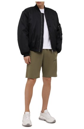 Мужские хлопковые шорты OFF-WHITE хаки цвета по цене 31300 руб., арт. 0MCI006F21FLE001 | Фото 2 Мужские хлопковые шорты OFF-WHITE хаки цвета, арт. 0MCI006F21FLE001 | Фото 2 (Материал внешний: Хлопок; Длина Шорты М: До колена; Кросс-КТ: Трикотаж; Стили: Спорт-шик; Принт: Без принта)