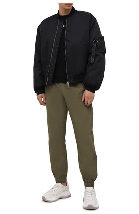 Мужские джоггеры OFF-WHITE хаки цвета по цене 51700 руб., арт. 0MCA164F21FAB002 | Фото 2 Мужские джоггеры OFF-WHITE хаки цвета, арт. 0MCA164F21FAB002 | Фото 2 (Материал внешний: Синтетический материал; Силуэт М (брюки): Джоггеры; Стили: Милитари; Длина (брюки, джинсы): Стандартные)