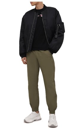 Мужская хлопковый лонгслив OFF-WHITE черного цвета по цене 29000 руб., арт. 0MAB001F21JER005 | Фото 2 Мужская хлопковый лонгслив OFF-WHITE черного цвета, арт. 0MAB001F21JER005 | Фото 2 (Длина (для топов): Стандартные; Материал внешний: Хлопок; Рукава: Длинные; Принт: С принтом)