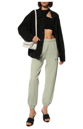 Женские хлопковые джоггеры OFF-WHITE светло-зеленого цвета по цене 32600 руб., арт. 0WCH006F21JER001 | Фото 2 Женские хлопковые джоггеры OFF-WHITE светло-зеленого цвета, арт. 0WCH006F21JER001 | Фото 2 (Материал внешний: Хлопок; Стили: Спорт-шик; Кросс-КТ: Трикотаж; Женское Кросс-КТ: Джоггеры - брюки, Брюки-спорт; Длина (брюки, джинсы): Стандартные; Силуэт Ж (брюки и джинсы): Джоггеры)
