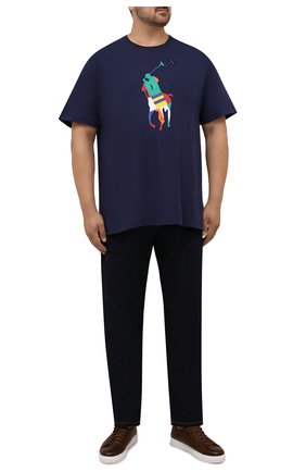 Мужская хлопковая футболка POLO RALPH LAUREN темно-синего цвета по цене 7520 руб., арт. 711843377/PRL BS | Фото 2 Мужская хлопковая футболка POLO RALPH LAUREN темно-синего цвета, арт. 711843377/PRL BS | Фото 2 (Материал внешний: Хлопок; Длина (для топов): Удлиненные; Принт: С принтом; Рукава: Короткие; Стили: Кэжуэл; Big sizes: Big Sizes)