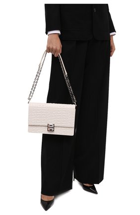 Женская сумка 4g small GIVENCHY кремвого цвета по цене 169000 руб., арт. BB50J1B144 | Фото 2 Женская сумка 4g small GIVENCHY кремвого цвета, арт. BB50J1B144 | Фото 2 (Размер: small; Материал: Натуральная кожа; Ремень/цепочка: На ремешке; Сумки-технические: Сумки через плечо)