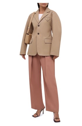 Женские брюки VICTORIA BECKHAM бежевого цвета по цене 72100 руб., арт. 1521WTR002857D | Фото 2 Женские брюки VICTORIA BECKHAM бежевого цвета, арт. 1521WTR002857D | Фото 2 (Материал внешний: Шерсть, Синтетический материал; Длина (брюки, джинсы): Стандартные; Женское Кросс-КТ: Брюки-одежда; Силуэт Ж (брюки и джинсы): Прямые; Стили: Кэжуэл)