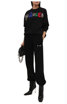 Женский хлопковый свитшот ALEXANDER MCQUEEN черного цвета по цене 75400 руб., арт. 668496/QZADS | Фото 2 Женский хлопковый свитшот ALEXANDER MCQUEEN черного цвета, арт. 668496/QZADS | Фото 2 (Длина (для топов): Стандартные; Материал внешний: Хлопок; Рукава: Длинные; Женское Кросс-КТ: Свитшот-одежда; Стили: Спорт-шик)