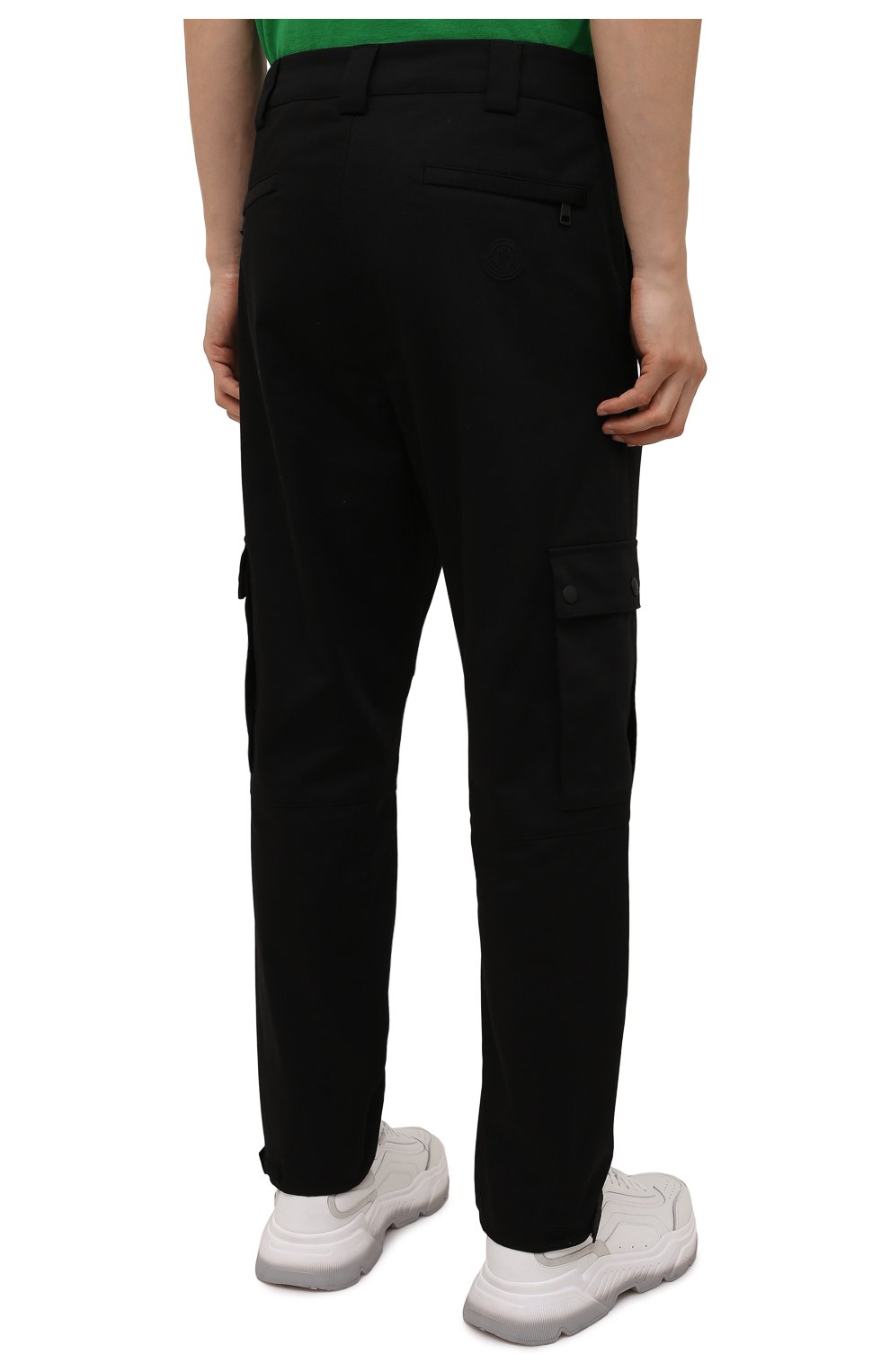 Мужские хлопковые брюки-карго MONCLER черного цвета, арт. G2-091-2A000-24-54AUW | Фото 4 (Силуэт М (брюки): Карго; Длина (брюки, джинсы): Стандартные; Случай: Повседневный; Материал внешний: Хлопок; Стили: Кэжуэл)