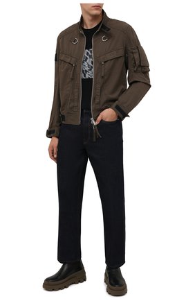 Мужской хлопковый бомбер DSQUARED2 хаки цвета по цене 84450 руб., арт. S71AN0262/S49572 | Фото 2 Мужской хлопковый бомбер DSQUARED2 хаки цвета, арт. S71AN0262/S49572 | Фото 2 (Материал внешний: Хлопок; Длина (верхняя одежда): Короткие; Рукава: Длинные; Кросс-КТ: Куртка; Принт: Без принта; Стили: Милитари)