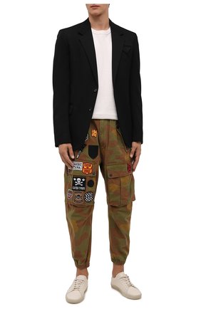 Мужские хлопковые джоггеры DSQUARED2 хаки цвета по цене 93950 руб., арт. S74KB0560/S49605 | Фото 2 Мужские хлопковые джоггеры DSQUARED2 хаки цвета, арт. S74KB0560/S49605 | Фото 2 (Материал внешний: Хлопок; Длина (брюки, джинсы): Укороченные; Силуэт М (брюки): Джоггеры, Карго; Стили: Милитари)