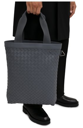 Мужская кожаная сумка BOTTEGA VENETA серого цвета, арт. 667278/V0E52 | Фото 2 (Материал: Натуральная кожа; Размер: large)
