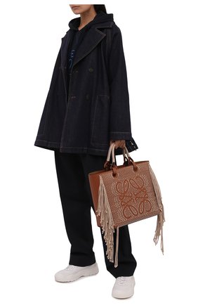 Женская джинсовая куртка LOEWE темно-синего цвета по цене 84450 руб., арт. S359330XCQ | Фото 2 Женская джинсовая куртка LOEWE темно-синего цвета, арт. S359330XCQ | Фото 2 (Длина (верхняя одежда): До середины бедра; Рукава: Длинные; Материал внешний: Хлопок; Стили: Кэжуэл; Кросс-КТ: Деним, Куртка)