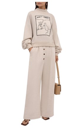 Женские брюки из хлопка и вискозы LOEWE светло-бежевого цвета по цене 84450 руб., арт. S359331XE9 | Фото 2 Женские брюки из хлопка и вискозы LOEWE светло-бежевого цвета, арт. S359331XE9 | Фото 2 (Материал внешний: Вискоза, Хлопок; Стили: Кэжуэл; Кросс-КТ: Трикотаж; Женское Кросс-КТ: Брюки-одежда; Силуэт Ж (брюки и джинсы): Широкие; Длина (брюки, джинсы): Удлиненные)
