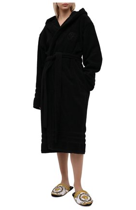Женский хлопковый халат BALENCIAGA черного цвета по цене 71950 руб., арт. 662735/TKP25 | Фото 2 Женский хлопковый халат BALENCIAGA черного цвета, арт. 662735/TKP25 | Фото 2 (Материал внешний: Хлопок; Длина Ж (юбки, платья, шорты): Миди; Рукава: Длинные)