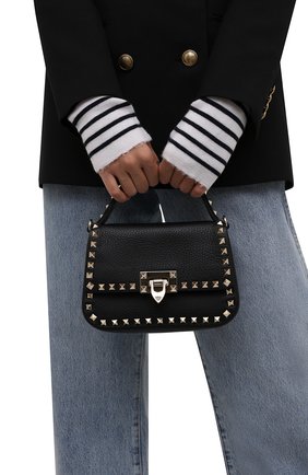 Женская сумка rockstud small VALENTINO черного цвета по цене 104500 руб., арт. WW0B0I52/VSF | Фото 2 Женская сумка rockstud small VALENTINO черного цвета, арт. WW0B0I52/VSF | Фото 2 (Размер: small; Материал: Натуральная кожа; Ремень/цепочка: На ремешке; Сумки-технические: Сумки top-handle)